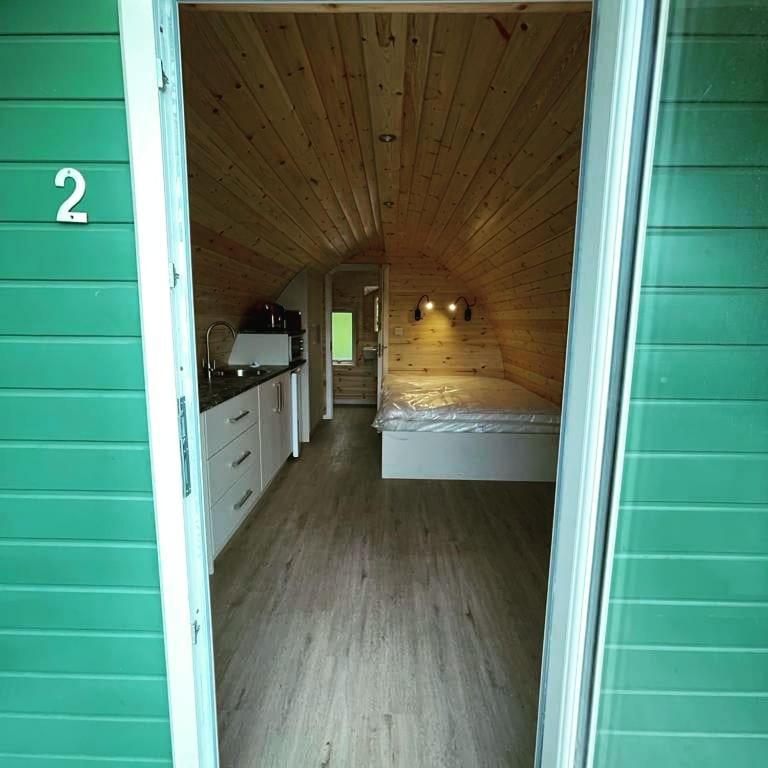 Hotel Berehaven Pods Castletownbere Exterior foto